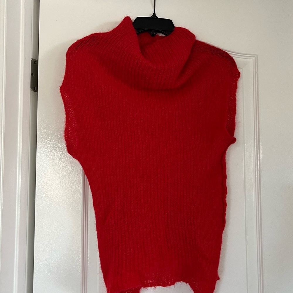 Gimaguas "Fuzzy Neck Sweater"